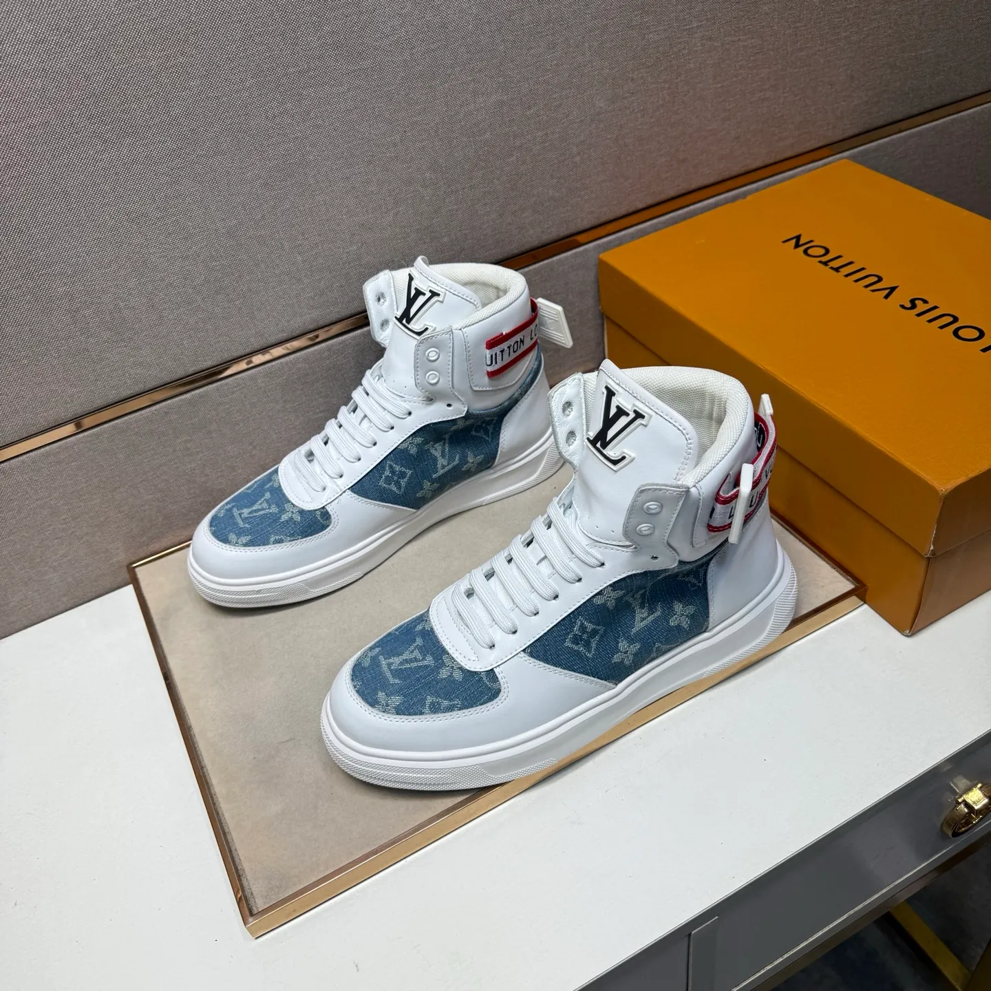⬛️Men's shoes 💰p420 [LV～] Men's high-top casual shoes 2025z cabinet sales simultaneously 🔶Size: 38-44 #️⃣ 🔷2 colors🔜The upper is made of multi-material splicing➕Mesh lining, comfortable and breathable, sole: original comfortable and wear-resistant outsole, ⚠️real thing📱photographed🎬real thing is better📢📢📢